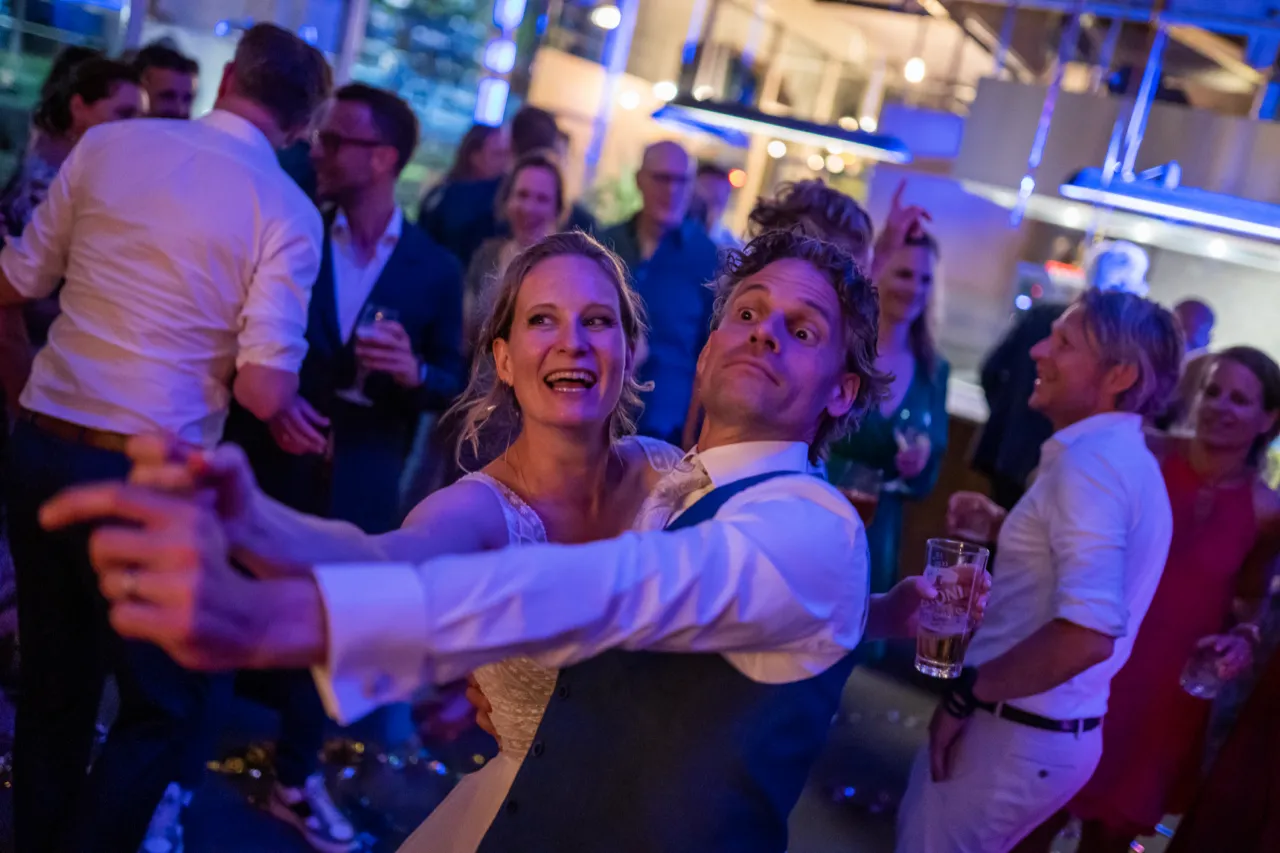 Bruidspaar op de dansvloer